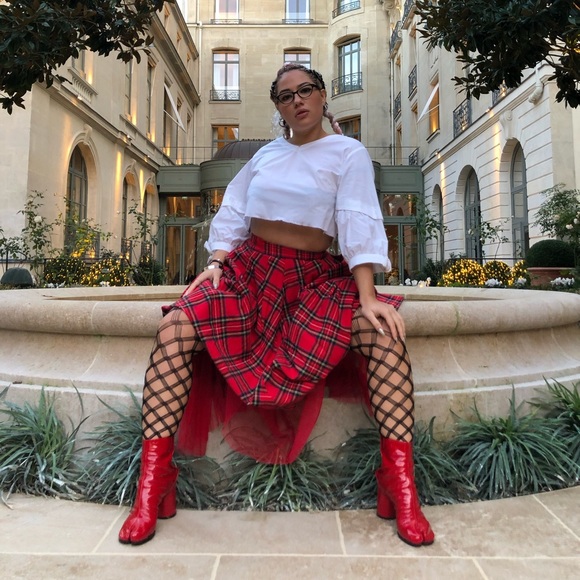 Meet your Posher, Briana - Picture 2 of 3